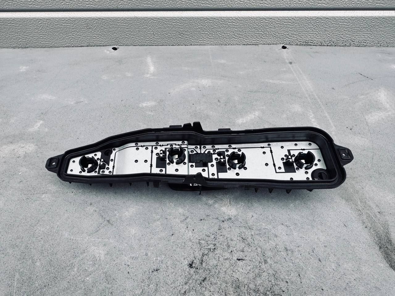панель заднего фонаря Volkswagen Caddy 5 поколение (2020 - 2024), 2K7945257, 03805050