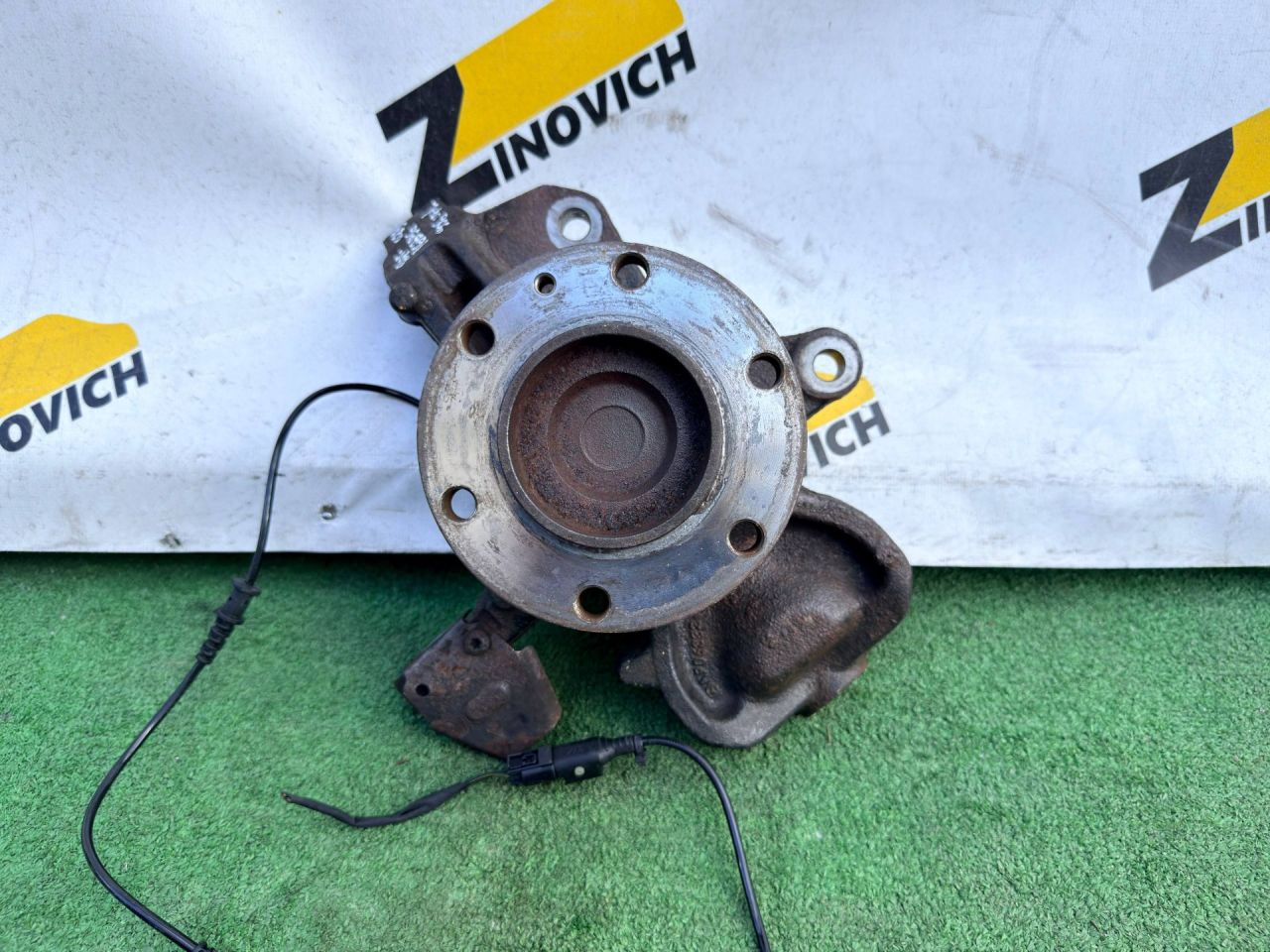 кулак поворотный левый Mercedes-Benz Sprinter 2 поколение (W906) (2006 - 2014), A906332, A9069810406, A9069050601 - фото №1