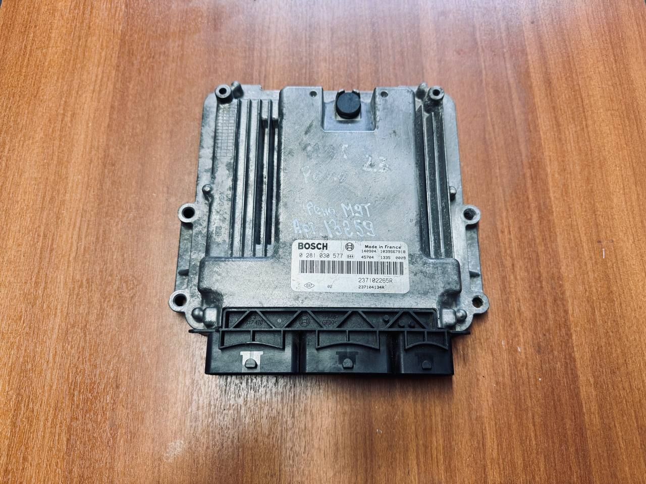 блок управления двигателем Renault Master 3 поколение (2010 - 2014), 2.3 л., M9T 870, дизель, 0281030577, 237102265R - фото №1