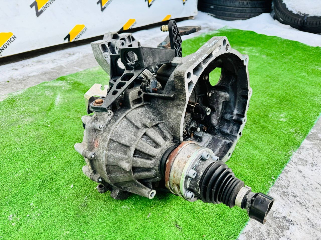 КПП механическая (МКПП) Volkswagen Golf 5 поколение 2007, 1.9 л., BXE, дизель, 5МКПП, 0A4301103, 1K0711051M, 0A4301107, 1K0199117, JCR, 1K0711789G, 1K0711048M - фото №1