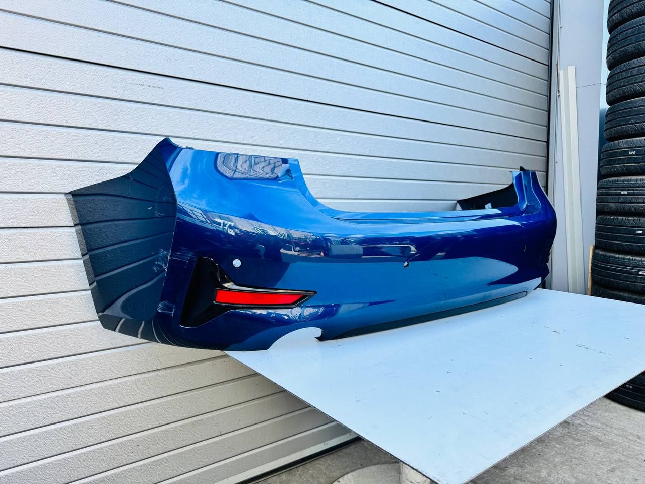 бампер задний BMW 3 серия G20 (2018 - 2026), 742799808, 51127463618, 51127427998, 51127428012, 51127428010, 51127428009, 51127428011, 51127463617 - фото №1