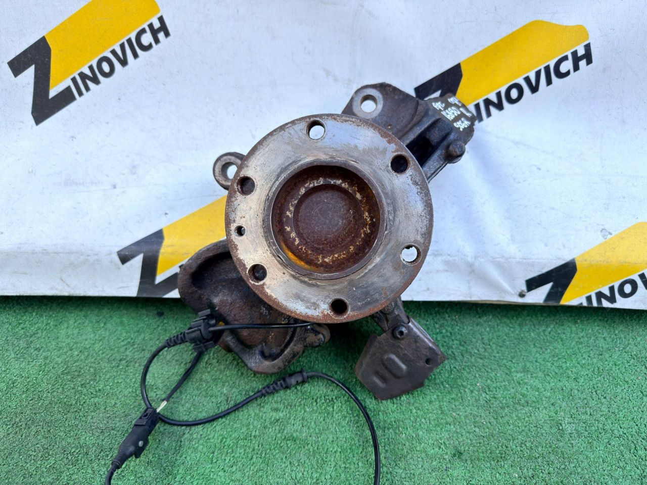 кулак поворотный правый Mercedes-Benz Sprinter 2 поколение (W906) (2006 - 2014), A906332, A9069810406, A9069050601 - фото №1