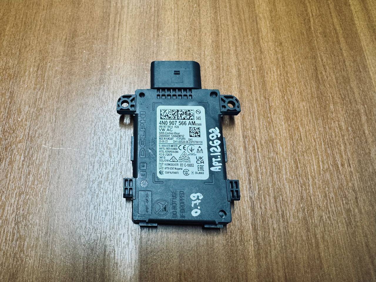 радар / датчик активного круиз контроля Volkswagen Touareg 3 поколение (2018 - 2026), 4N0907566AM, 4N0907566A - фото №1