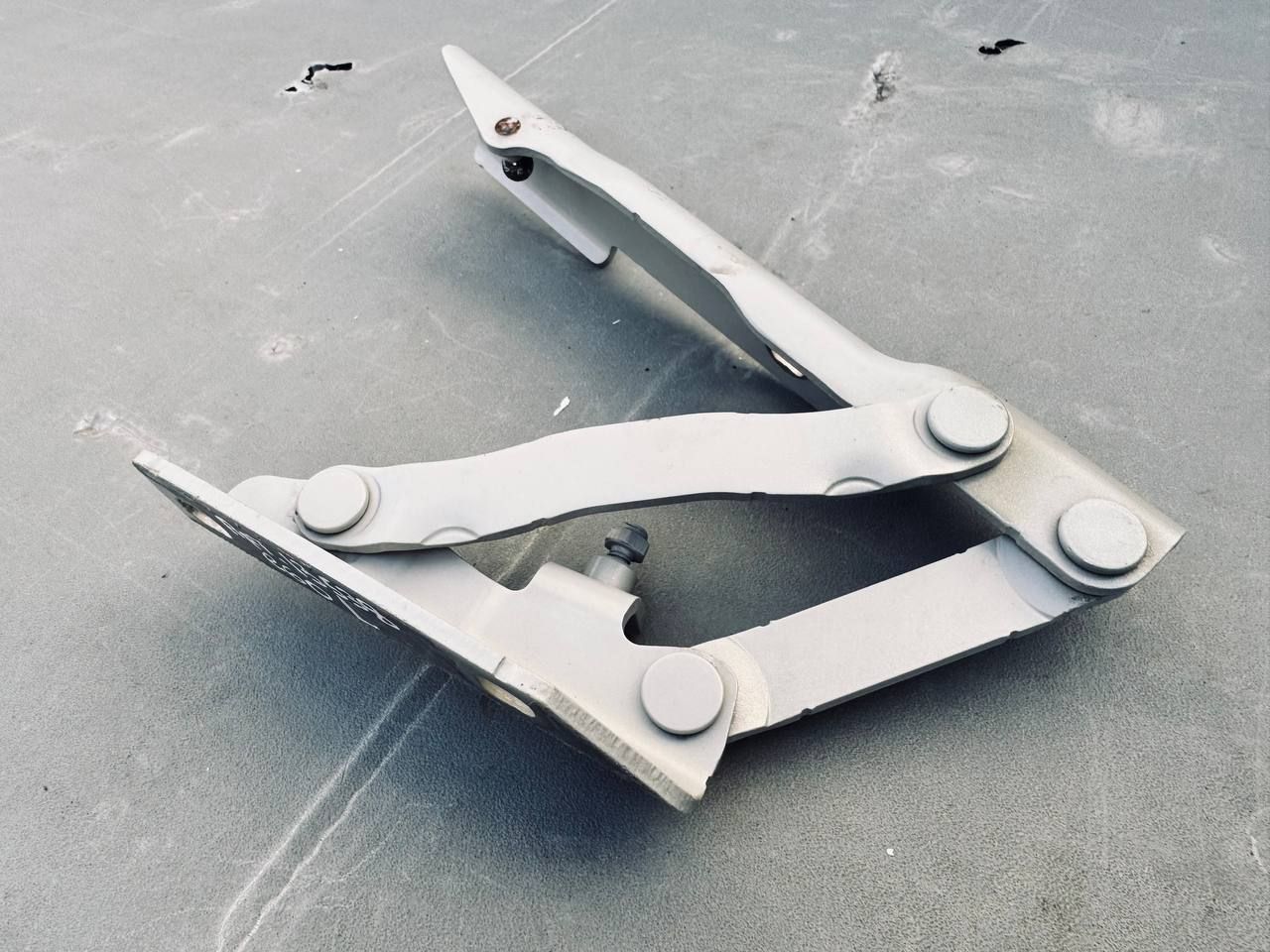 петля капота левая BMW 5 серия E60/E61 (2002 - 2007), 41617008727 - фото №1