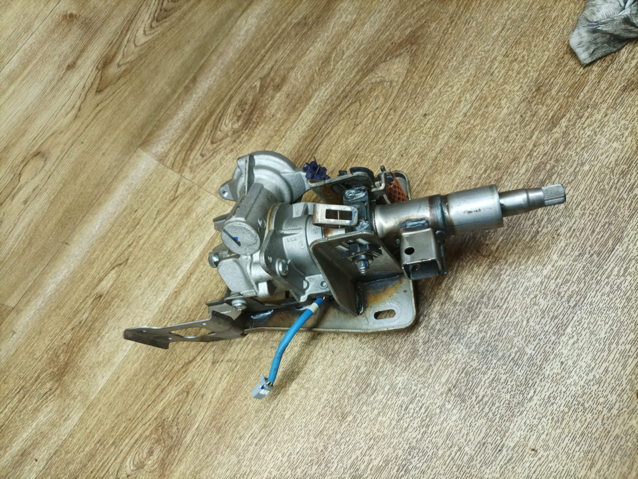 рулевая колонка Renault Twingo 2 поколение 2009, 1.5 л., дизель, МКПП, хетчбэк 3 дв., 6820000116, 6820000115 - фото №1