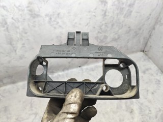 ручка крышки багажника Volkswagen Multivan T5 (2003 - 2009), 2.5 л., AXE, дизель, МКПП, микроавтобус, полный привод, 7H0827526