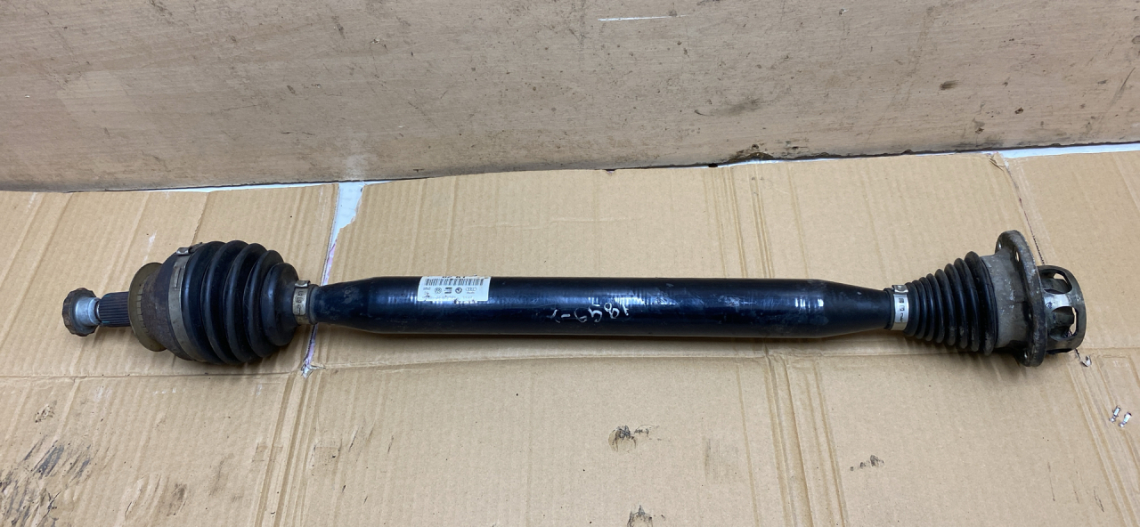 полуось передняя правая (приводной вал, ШРУС) Skoda Rapid 1 поколение 2015, 1.6 л., CWVA, бензин, МКПП, лифтбэк, 6R0407762KT, 6Q0407623E - фото №1