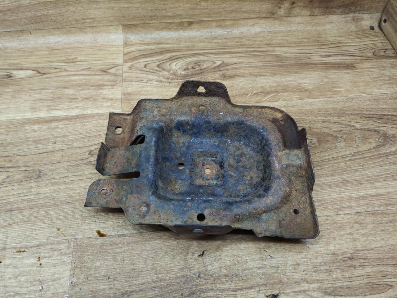 полка аккумулятора Chery Tiggo (T11) 1 поколение 2007, 2.4 л., бензин, МКПП, внедорожник 5 дв. - фото №1