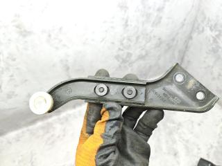 ролик двери сдвижной Volkswagen Multivan T5 (2003 - 2009), 2.5 л., AXE, дизель, МКПП, микроавтобус, полный привод, 7H0843436B