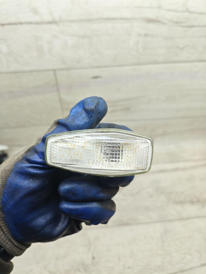 повторитель поворота на крыле левый Hyundai Terracan 1 поколение 2004, 2.5 л., дизель, АКПП, внедорожник 5 дв. - фото №1