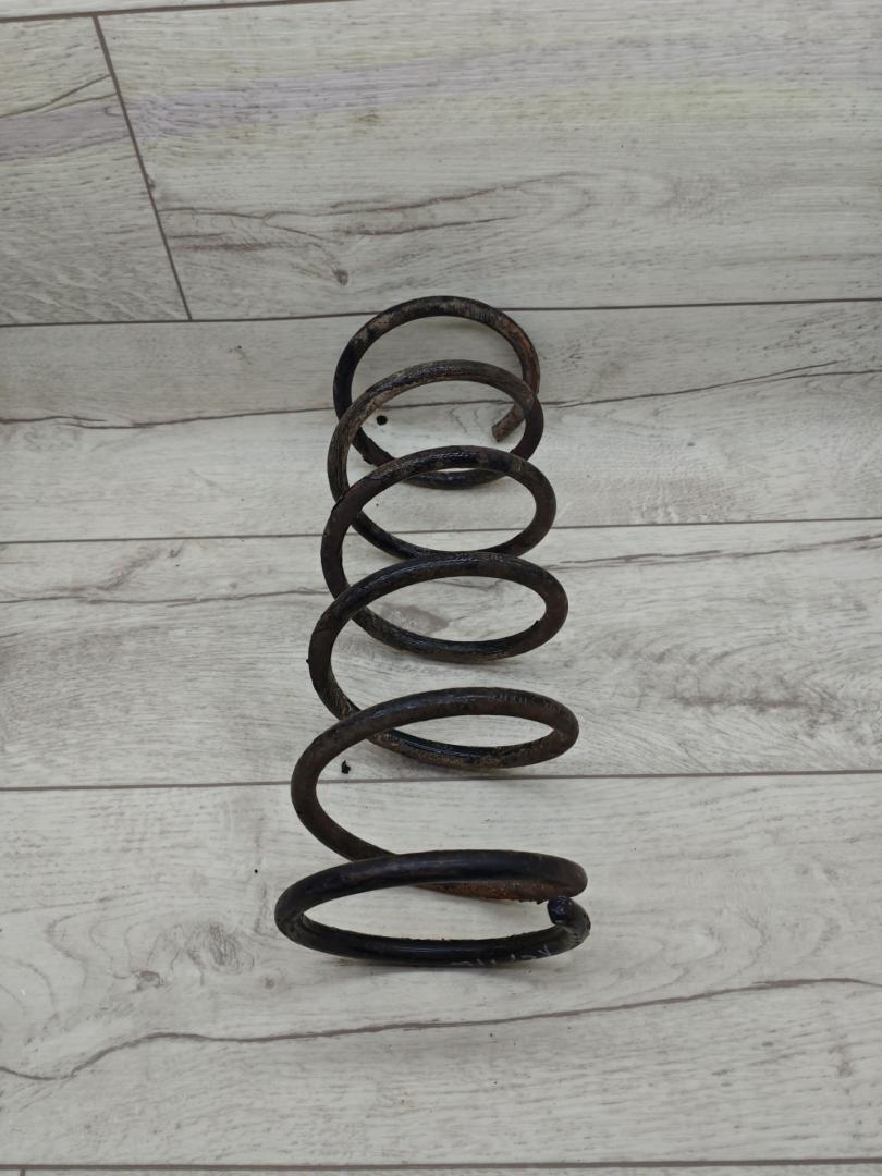 пружина передняя Toyota Picnic 1 поколение XM10 2000, 2.2 л., дизель, МКПП, минивэн - фото №1