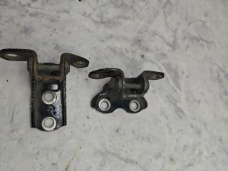 петля двери Toyota Corolla 10 поколение (E140/E150) (2007 - 2010), 1.4 л., 4ZZ-FE, бензин, МКПП, седан