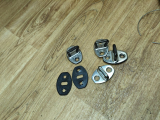 ответная часть (скоба) замка двери Volkswagen Polo 5 поколение 2011, 1.6 л., CFNA, бензин, МКПП, седан, 5K0837033