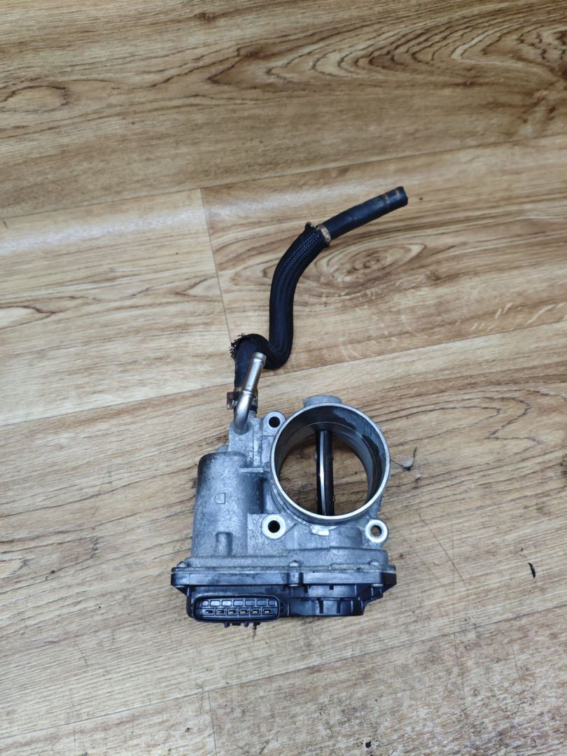 заслонка дроссельная Toyota Avensis 3 поколение (T270) 2010, 2.0 л., 1AD-FTV, дизель, МКПП, седан, 26100-0R020 - фото №1
