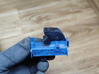 кнопка стеклоподъемника двери Toyota Avensis 3 поколение (T270) 2010, 2.0 л., 1AD-FTV, дизель, МКПП, седан, 84810-05070