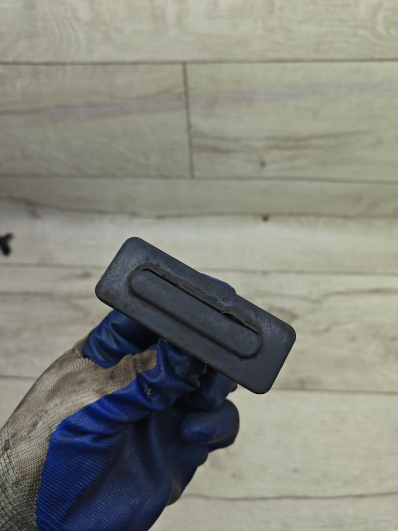 кнопка открытия багажника Peugeot 308 T9 2015, 1.6 л., дизель, МКПП, универсал, 9676029380 - фото №1