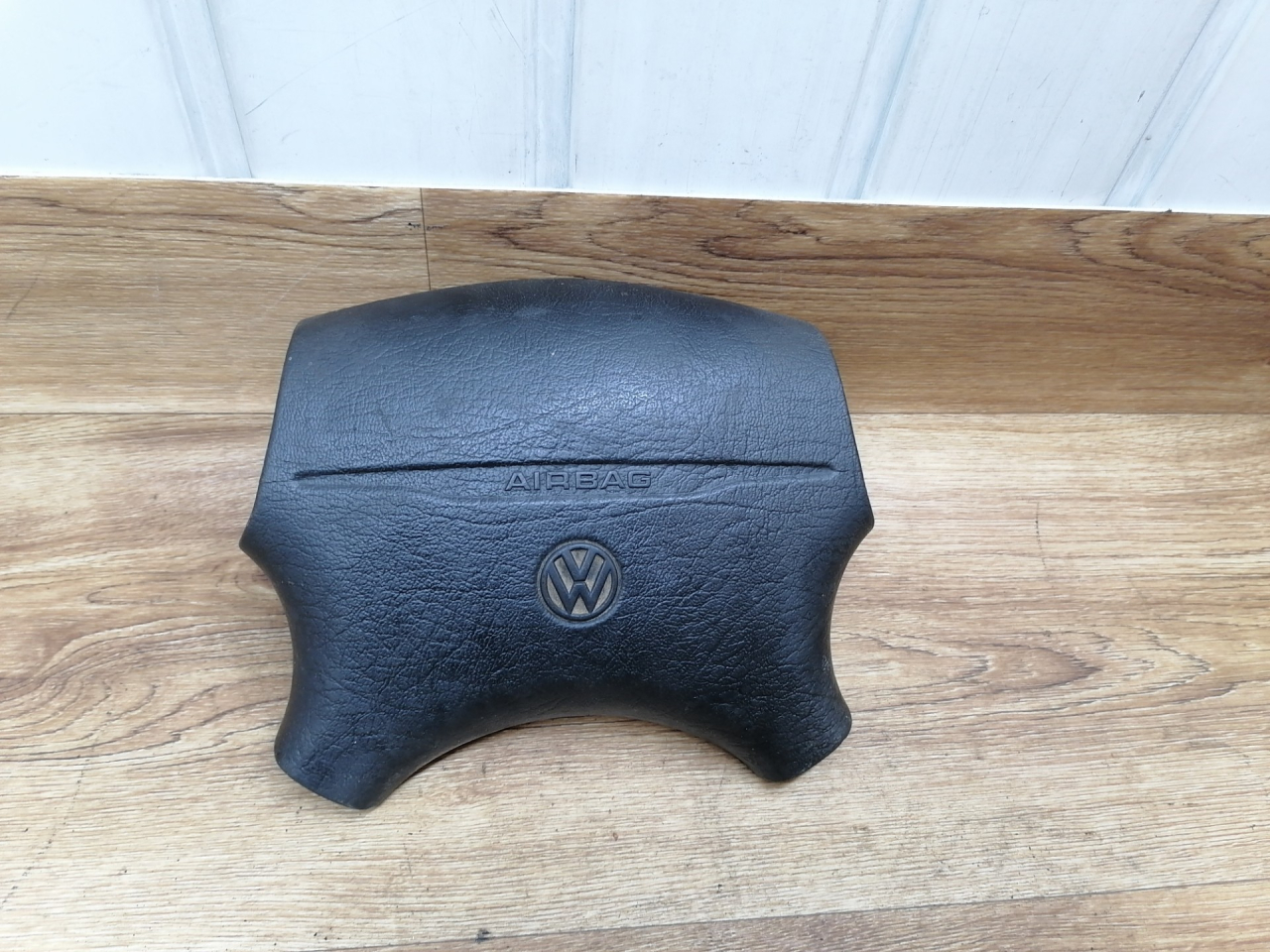 подушка безопасности водителя Volkswagen Sharan 1 поколение 1995, 2.0 л., ADY, бензин, МКПП, минивэн - фото №1