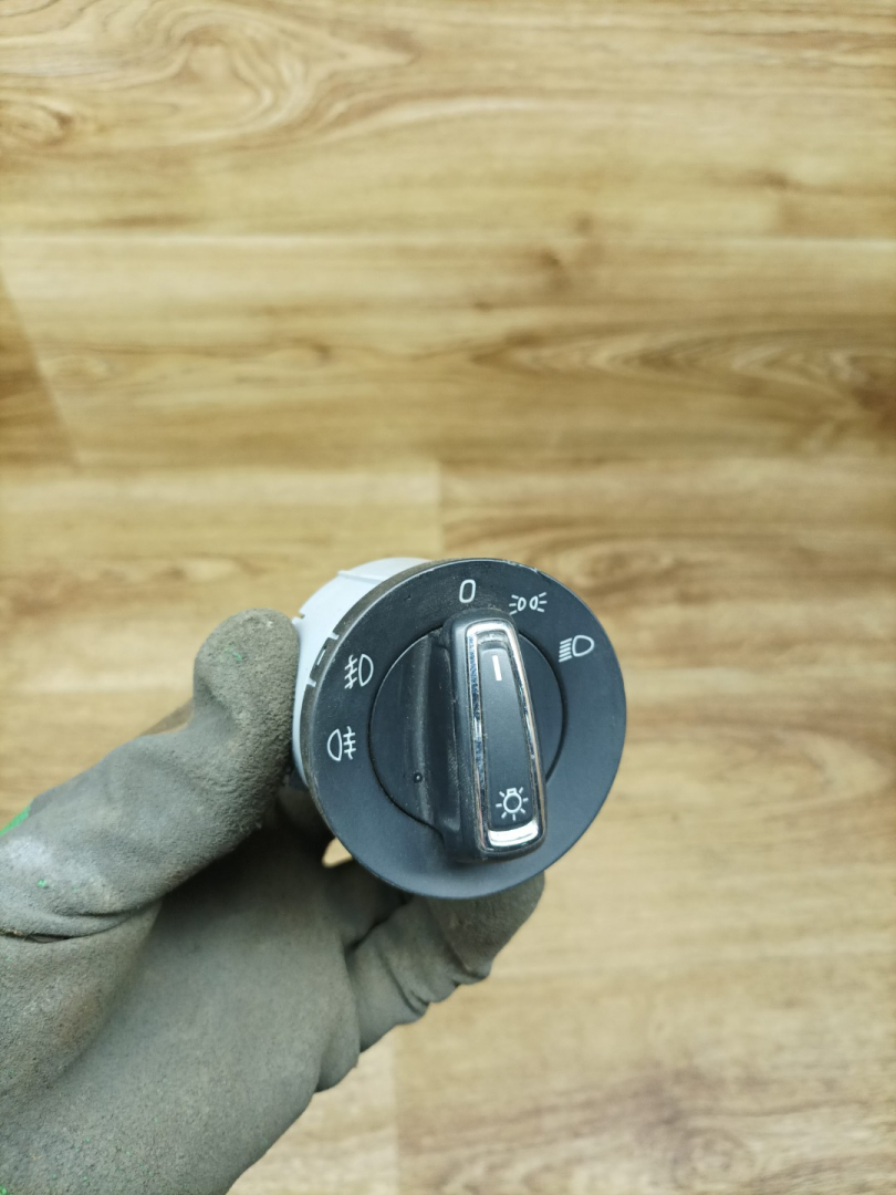 переключатель света Skoda Rapid 1 поколение 2015, 1.6 л., CWVA, бензин, МКПП, лифтбэк, 5E0941431M - фото №1