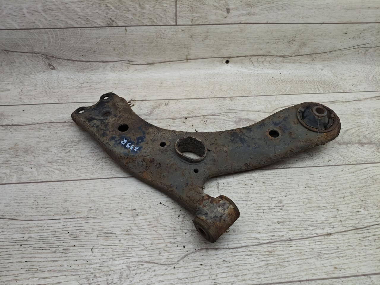 рычаг передний правый Toyota Corolla 10 поколение (E140/E150) (2007 - 2010), 1.4 л., 4ZZ-FE, бензин, МКПП, седан - фото №1