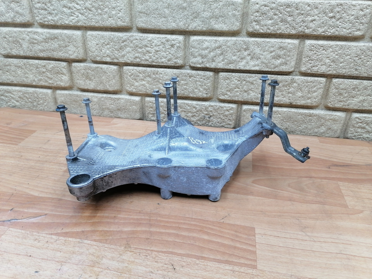 кронштейн генератора Lada XRAY 1 поколение 2020, 1.8 л., бензин, МКПП, хетчбэк 5 дв., 2117910411322 - фото №1