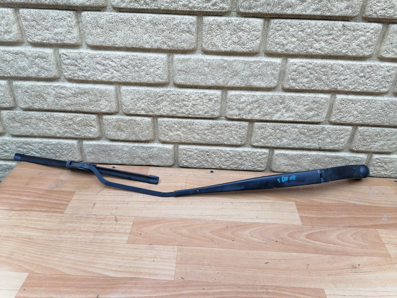 щеткодержатель (поводок стеклоочистителя, дворник) Kia Rio 3 поколение 2014, 1.6 л., G4FC, бензин, АКПП, седан - фото №1