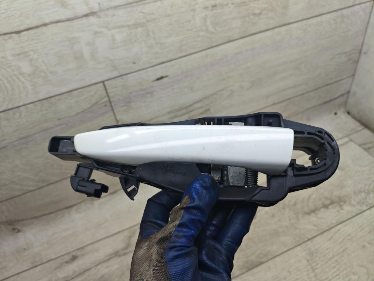 ручка наружная Peugeot 308 T9 2015, 1.6 л., дизель, МКПП, универсал, 9802977380 - фото №1