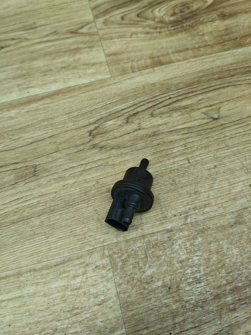 клапан вентиляции топливного бака Volkswagen Polo 5 поколение 2011, 1.6 л., CFNA, бензин, МКПП, седан, 6QE906517 - фото №1