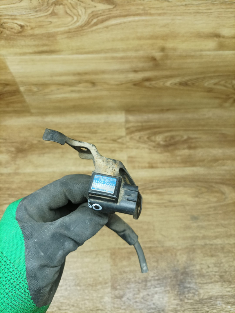 датчик абсолютного давления Toyota Avensis 1 поколение (T220) 1999, 1.8 л., 7A-FE, бензин, МКПП, лифтбэк, 89420-20250, 100798-2754 - фото №1