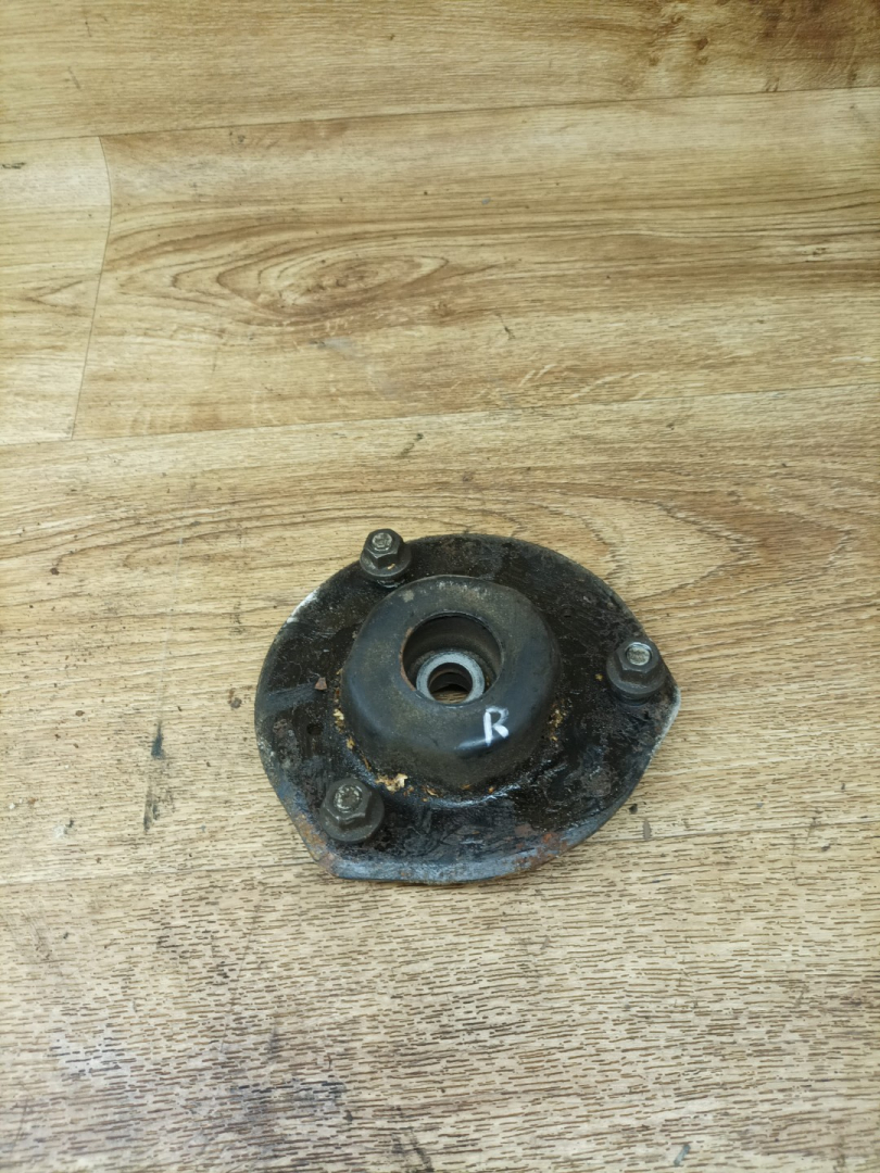 опора амортизатора верхняя (чашка) Lexus RX 1 поколение 2000, 3.0 л., 1MZ-FE, бензин, АКПП, внедорожник 5 дв., полный привод - фото №1