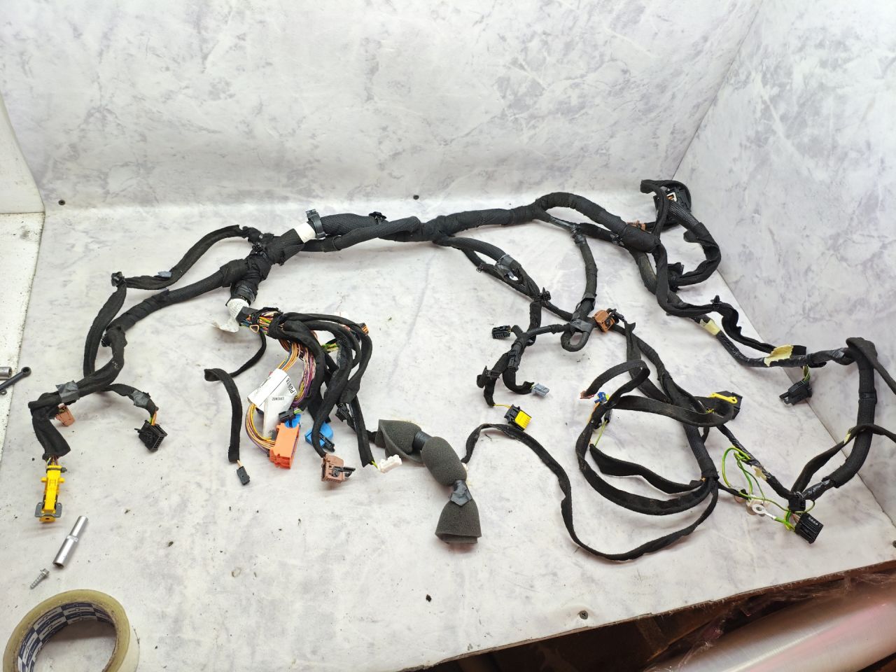 проводка салона Peugeot 5008 1 поколение 2010, 1.6 л., Ti, EP6, бензин, МКПП, минивэн, T8PDB0506 - фото №1