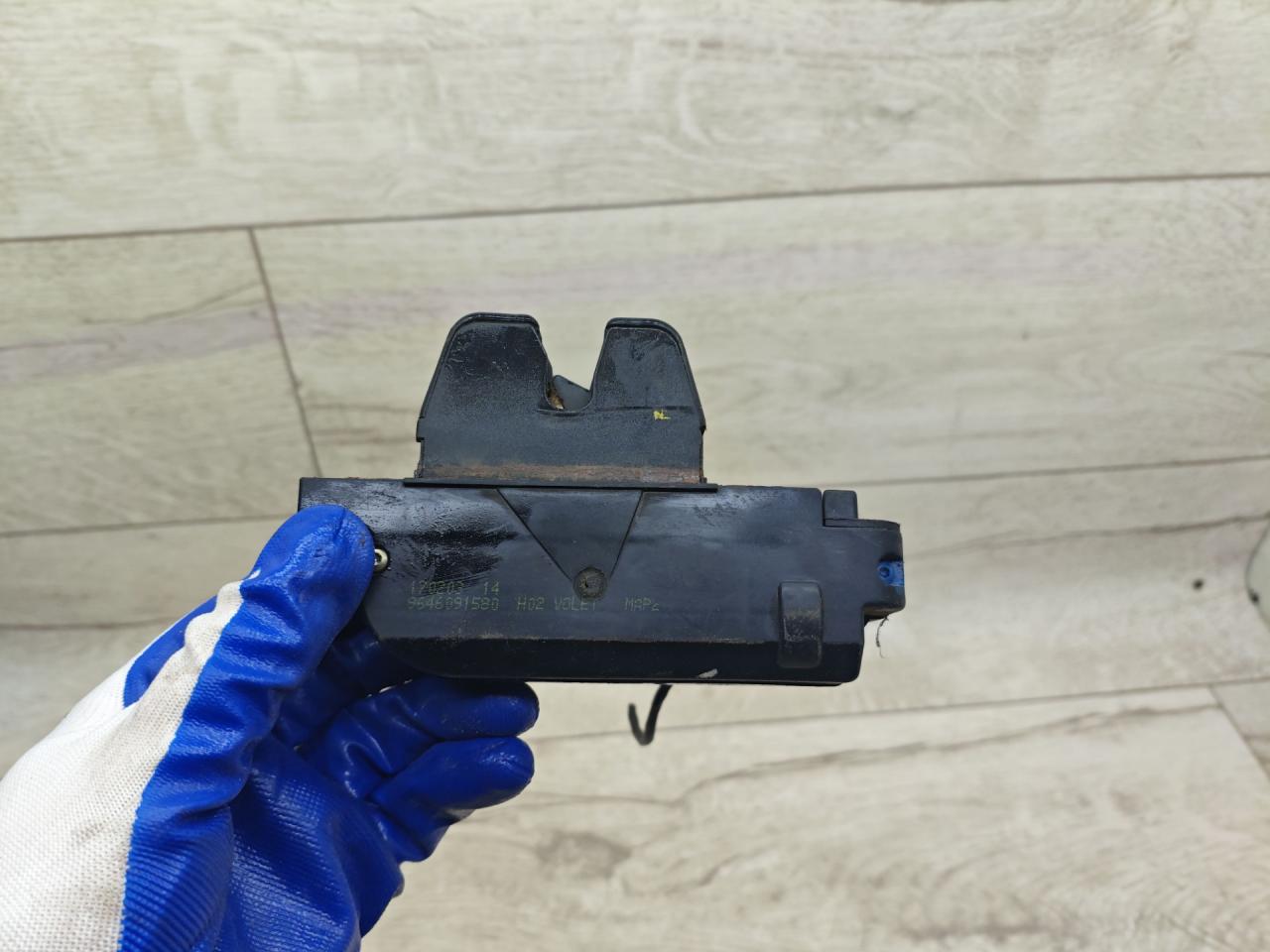 замок багажника Citroen C5 1 поколение 2001, 2.0 л., бензин, МКПП, универсал, 9646091580 - фото №1