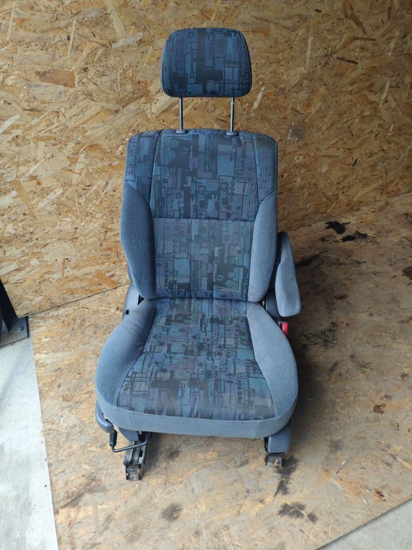 салон (комплект сидений) Toyota Picnic 1 поколение 1998, 2.2 л., 3C-TE, дизель, МКПП, минивэн - фото №1