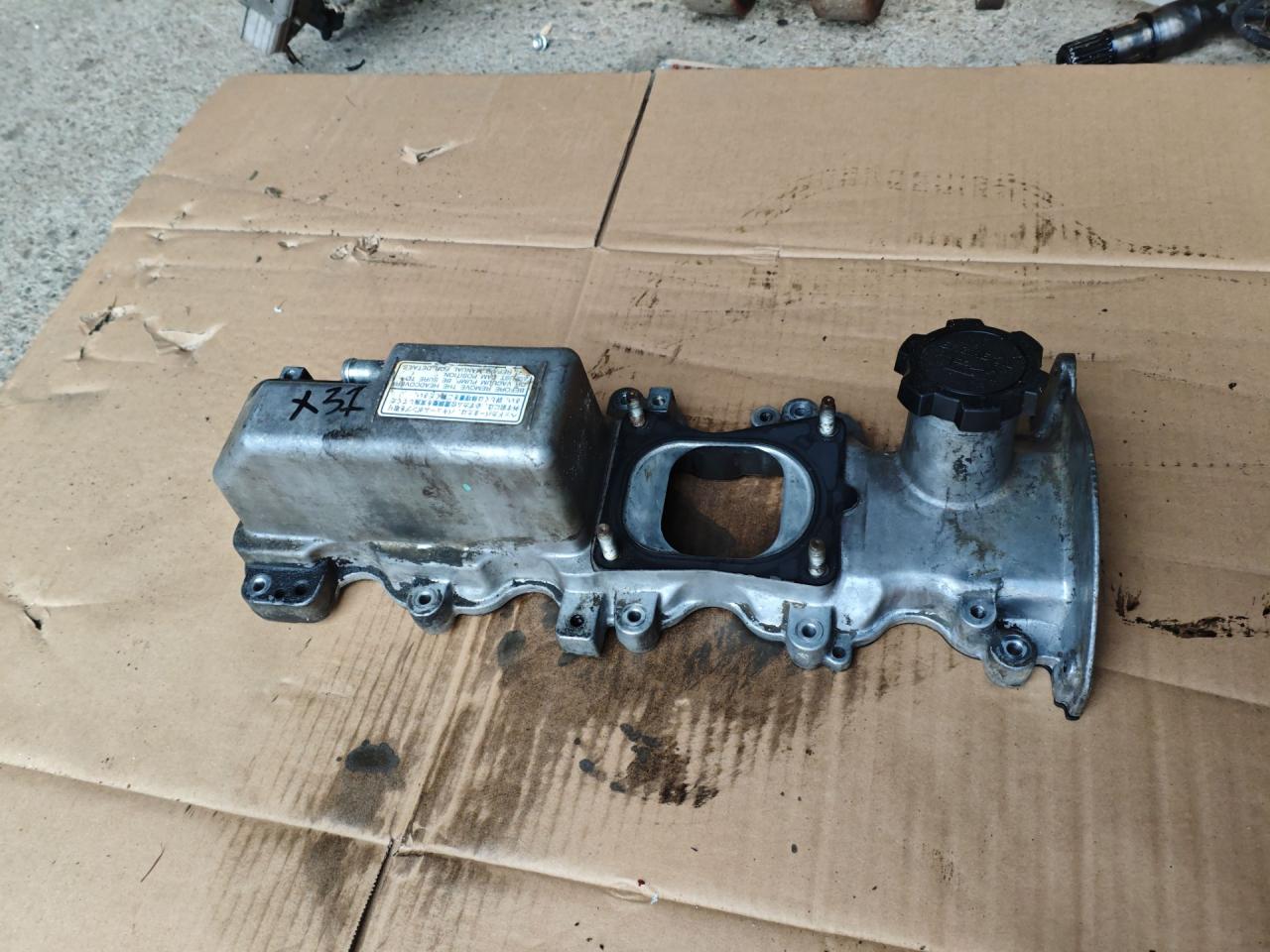 клапанная крышка Toyota Avensis 1 поколение (T220) (1997 - 2000), 2.0 л., 2C-TE, дизель, МКПП, седан - фото №1