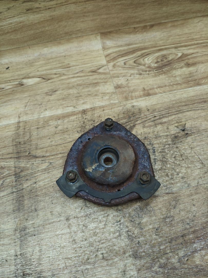 опора амортизатора верхняя (чашка) Toyota Picnic 1 поколение 1998, 2.2 л., 3C-TE, дизель, МКПП, минивэн - фото №1