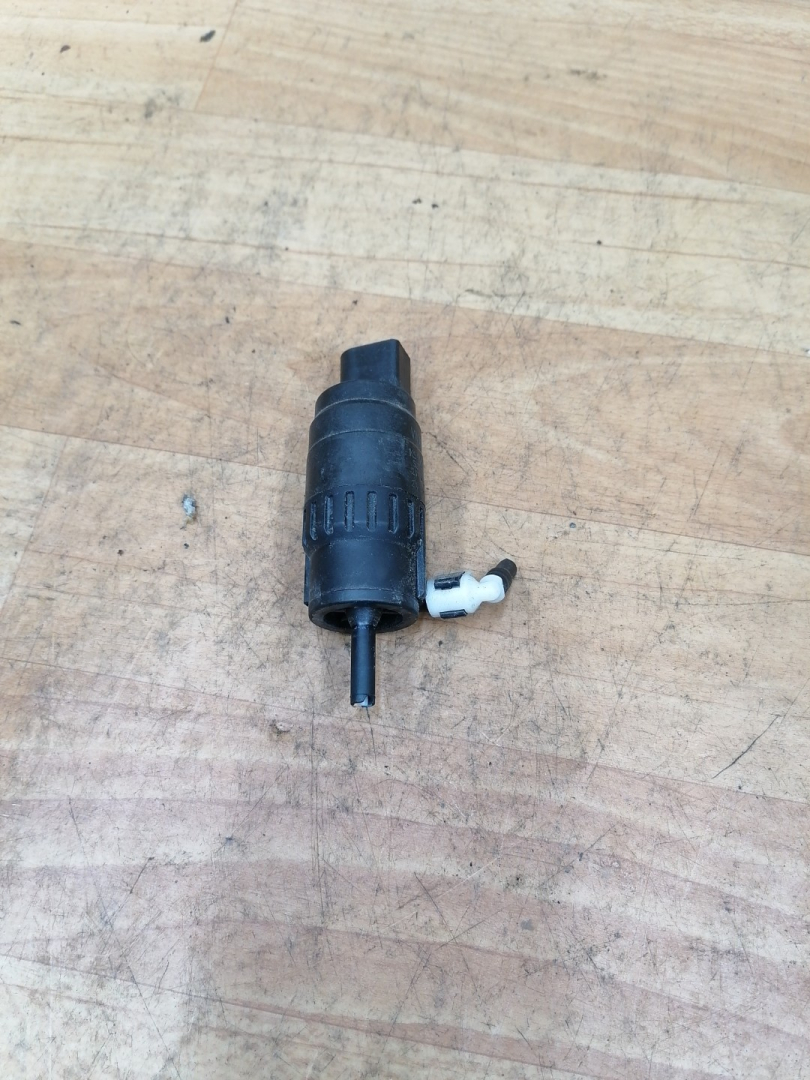 насос (моторчик) омывателя стекла Skoda Rapid 1 поколение 2015, 1.6 л., CWVA, бензин, МКПП, лифтбэк, 1K5955651 - фото №1