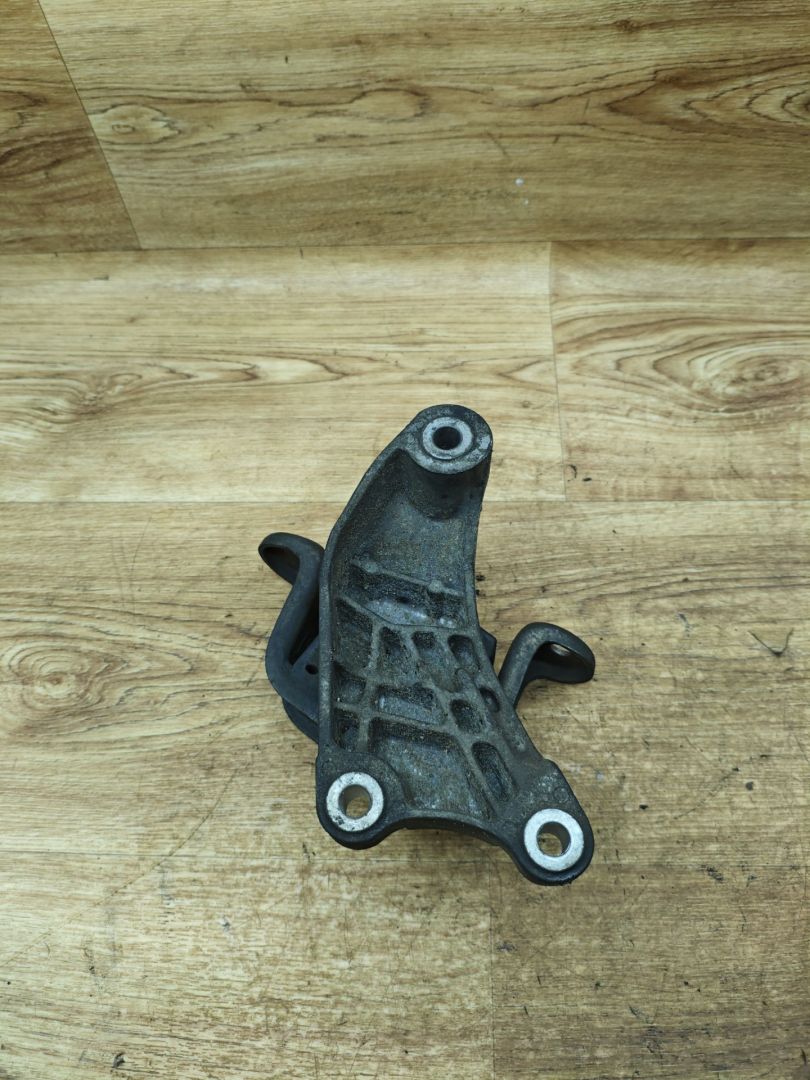подушка крепления КПП Volkswagen Transporter T5 2004, 1.9 л., AXC, дизель, МКПП, микроавтобус, 7H0399151G - фото №1