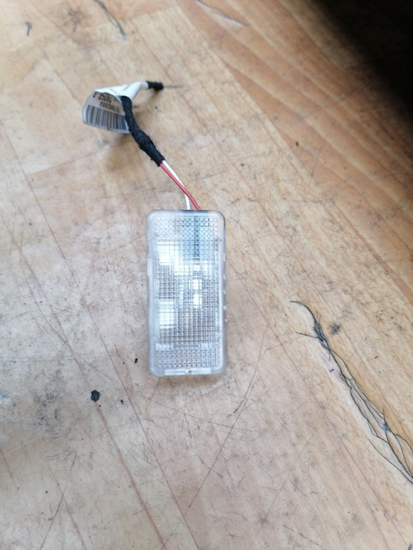 фонарь салона (плафон) Lada XRAY 1 поколение 2020, 1.8 л., бензин, МКПП, хетчбэк 5 дв., 241632805R - фото №1