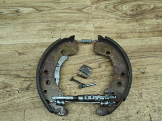 механизм развода задних тормозных колодок левый Lada Vesta 1 поколение 2017, 1.6 л., бензин, МКПП, седан