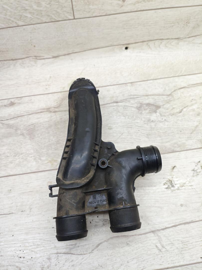 патрубок интеркулера Peugeot 308 T9 2015, 1.6 л., дизель, МКПП, универсал, 9804177580 - фото №1
