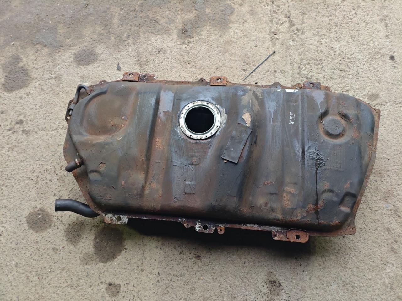 бак топливный Toyota Avensis Verso 1 поколение 2003, 2.0 л., дизель, МКПП, минивэн - фото №1