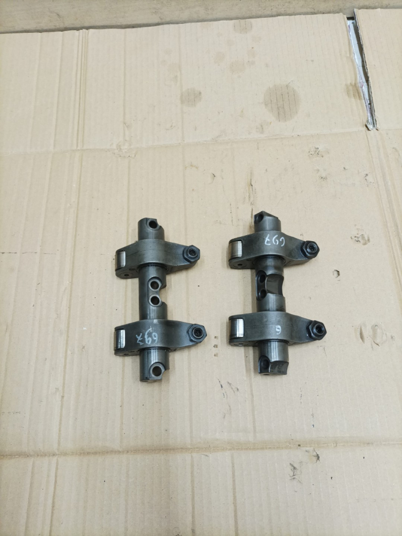 коромысло клапана (рокер) Volkswagen Transporter T5 2006, 1.9 л., TDi PD, AXB, дизель, МКПП, микроавтобус, 038443H - фото №1