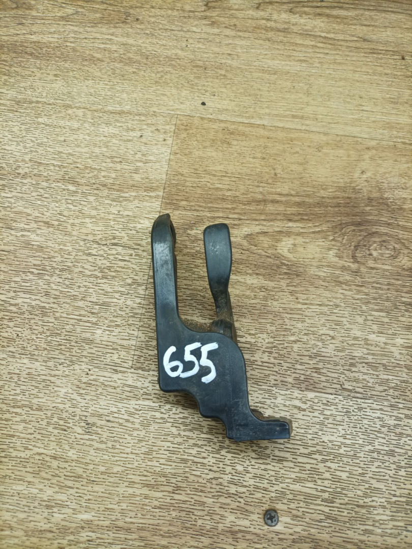 ручка открытия лючка топливного бака Lexus RX 1 поколение 2000, 3.0 л., 1MZ-FE, бензин, АКПП, внедорожник 5 дв., полный привод - фото №1