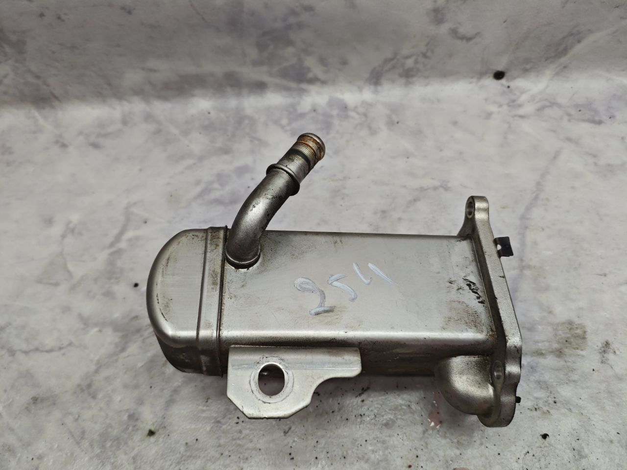 охладитель EGR / Радиатор EGR Peugeot 5008 1 поколение (2009 - 2013), 2.0 л., дизель, МКПП, минивэн, V29004027 - фото №1