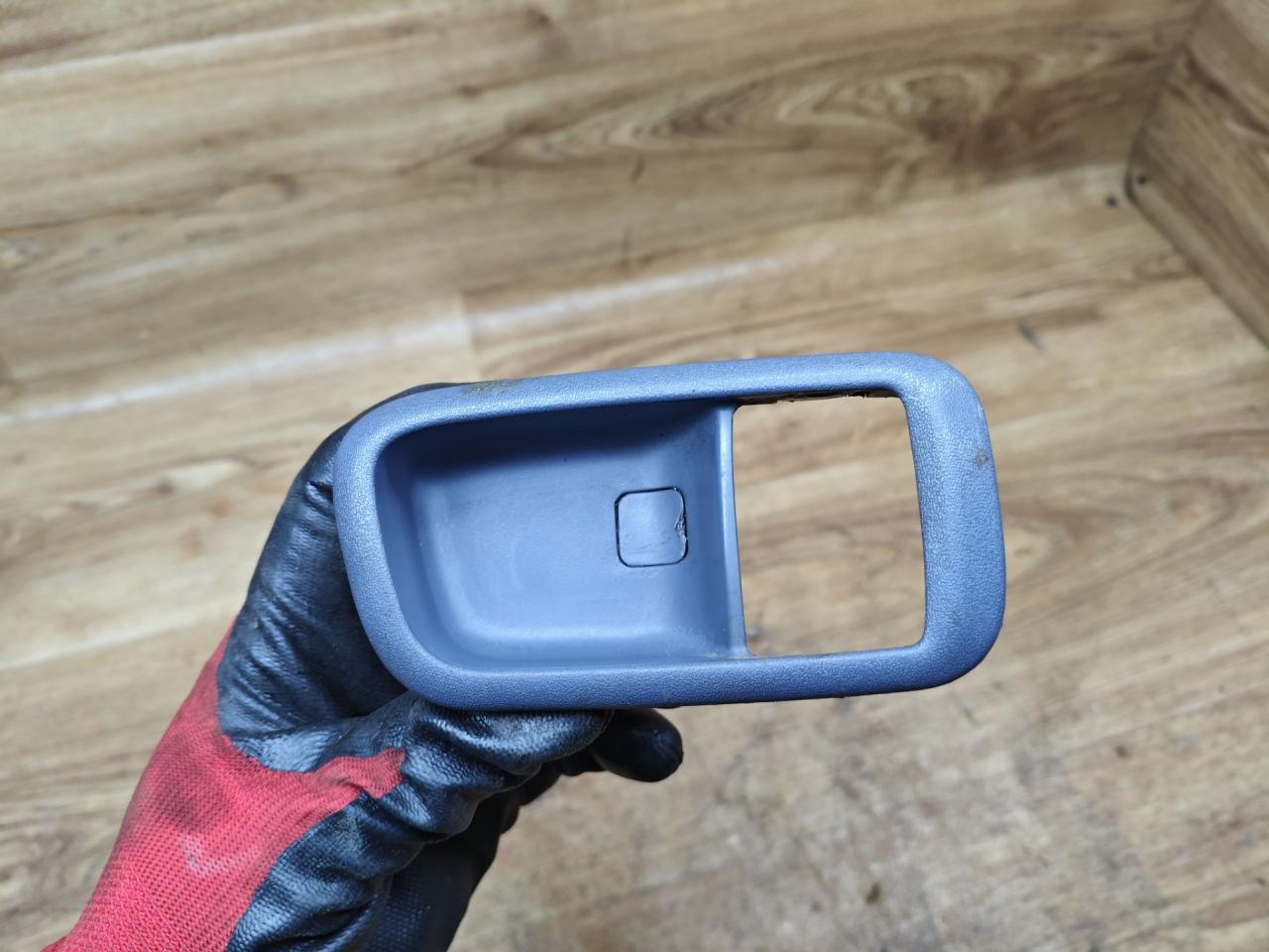 ручка внутренняя задняя правая Toyota Picnic 1 поколение XM10 2000, 2.2 л., дизель, МКПП, минивэн - фото №1