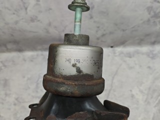 подушка крепления двигателя Volkswagen Multivan T5 (2003 - 2009), 2.5 л., AXE, дизель, МКПП, микроавтобус, полный привод, 7H0199258E