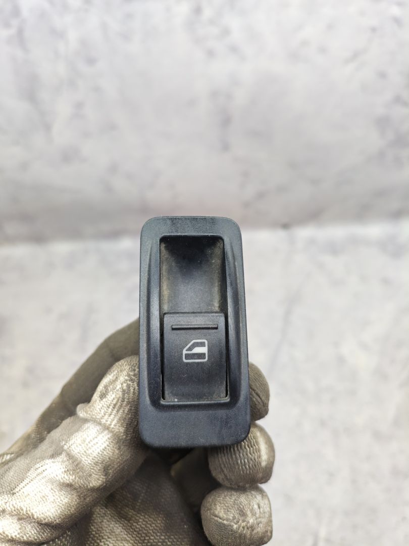 кнопка стеклоподъемника двери Volkswagen Multivan T5 (2003 - 2009), 2.5 л., AXE, дизель, МКПП, микроавтобус, полный привод, 7H5959539 - фото №1