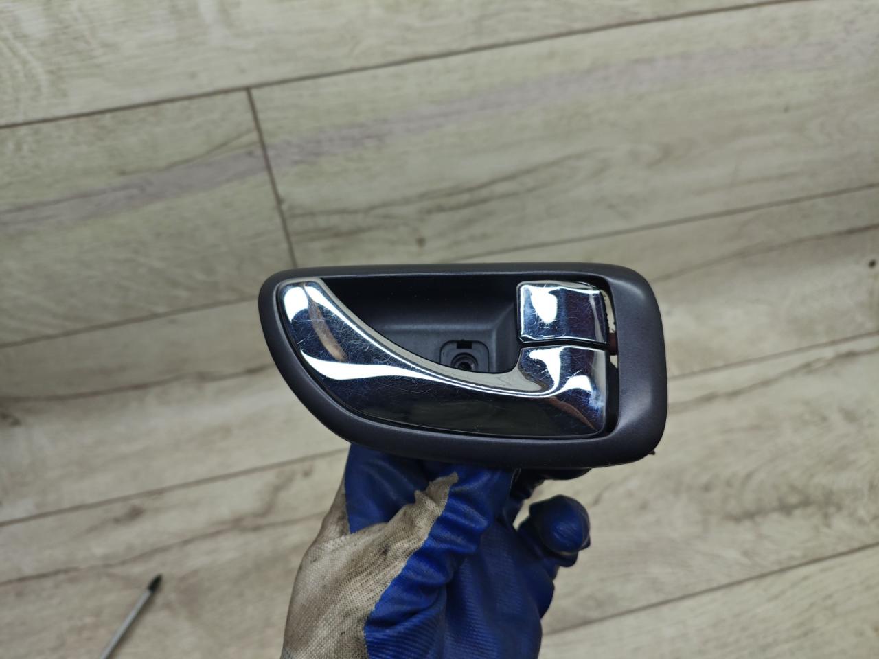 ручка внутренняя передняя правая Hyundai Terracan 1 поколение 2004, 2.5 л., дизель, АКПП, внедорожник 5 дв. - фото №1