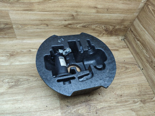 домкрат Lada Vesta 1 поколение 2017, 1.6 л., бензин, МКПП, седан, 8450030990