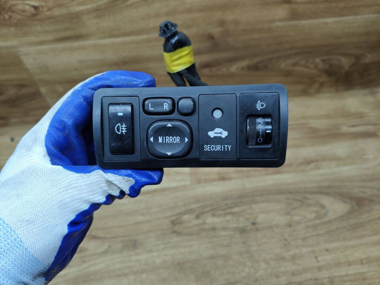 кнопка (выключатель) Geely SC7 1 поколение 2012, 1.8 л., JL4G18, бензин, МКПП, седан - фото №1