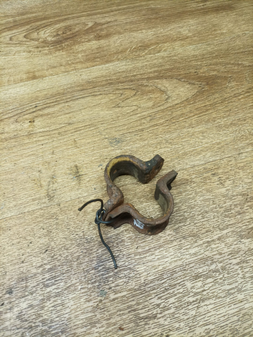 крепление стабилизатора / втулки стабилизатора Lada Priora 1 поколение 2009, 1.6 л., бензин, МКПП, седан - фото №1